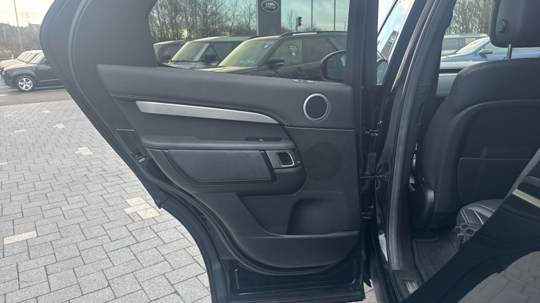 Land Rover Discovery 3.0 D300 R-Dynamic HSE 5dr Auto Diesel Station Wagon